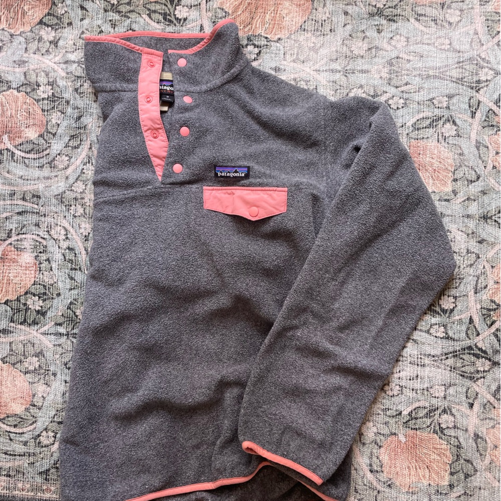 Gray and Pink Patagonia Women's Lightweight Synchilla® Snap-T® Fleece Pullover